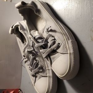 Low rise Grey converse shoes